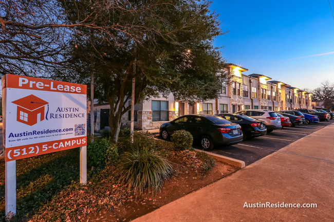 buckingham-square-apartments-austin-tx-building-photo